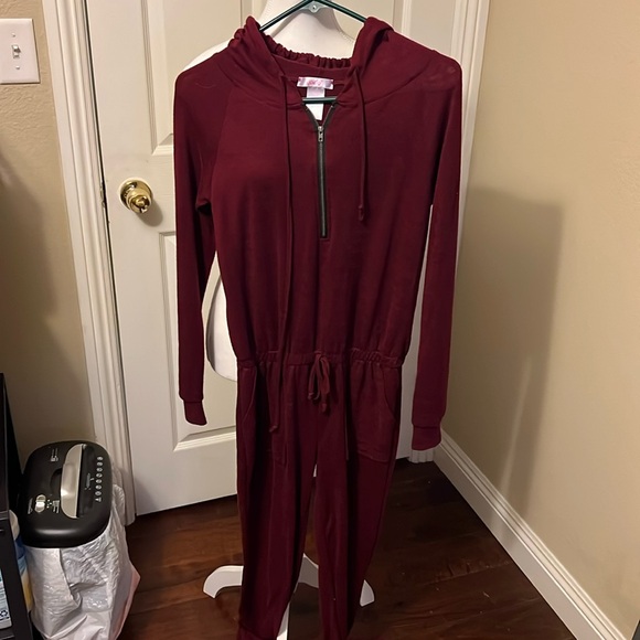 Fashion Nova Hooded Jumpsuit Burgundy Size Small - Picture 2 of 4